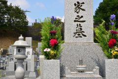 墓石に名前を彫る費用や時期は？追加彫りについても解説